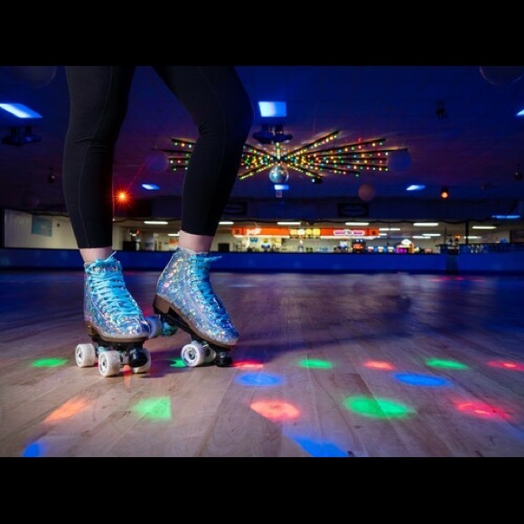 *NEW* Sure-Grip Prism Indoor Roller Skates - Picture 4 of 13